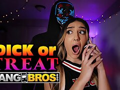 BANGBROS - Check Out How Sexy Violet Gems Is In Her Halloween Costume! Johnny Definitely Likes it