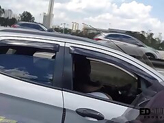 A carioca fez um oral job no carro em movimento no meio da Marginal Pinheiros - Angel Takemura