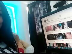 Brunette with a beautiful ass shoots homemade porno