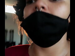 Gostosa da academia quase foi pega no flagra enquanto malhava sem roupa