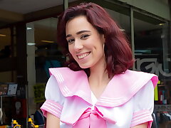 De esta manera engañas a una TIMIDA OTAKU VENEZOLANA a pasar una entrevista laboral por las calles de Lima.