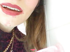 Vends-ta-culotte - Uber-sexy female spitting bj on a faux-cock