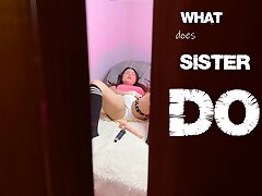 Stepbrother catches his stepsister and peeks!