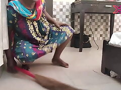 desi kaam wali ki chudai,indian maid drilled firm by proprietor