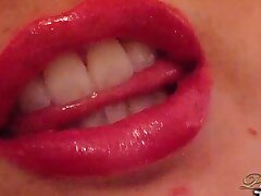 Plumper babe with big edible crimson lip is taunting you with a mirror in this fetish lips movie