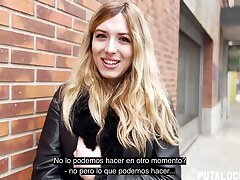 Adorable rubita es seducida en la calle con dinero para hacer sexo