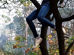 Woman climbed a tree to rub her beaver on it - Lesbian-illusion