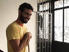 My neighbor invites me to swallow coffee and I end up shagging her - Pornography in Spanish