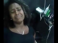 botando piercing na boceta