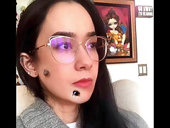 AJ Lee homages Jilliam Hall with a mole implant!